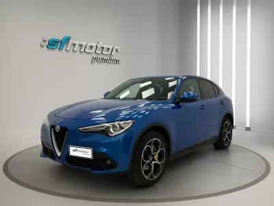 Usado Alfa Romeo Stelvio Executive 209 CV (153 kW) 2019 Azul metalizado SUV