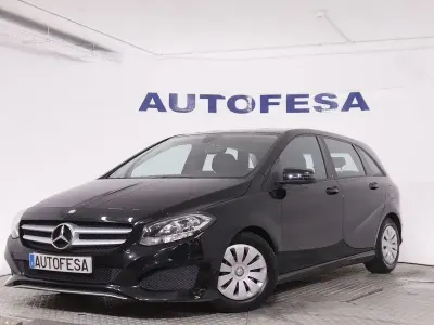 Usado Mercedes B180 110 CV (80 kW) 2016 Negro Utilitario