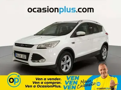 Usado Ford Kuga Trend 150 CV (110 kW) 2015 Blanco SUV