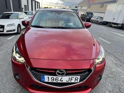 Usado Mazda 2 90 CV (66 kW) 2015 Rojo Utilitario