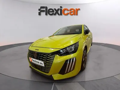 Usado Peugeot 208 Allure 101 CV (74 kW) 2025 Verde Utilitario