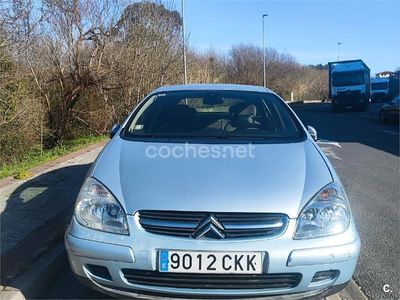 Usado Citroën C5 110 CV (80 kW) 2003 Azul Berlina