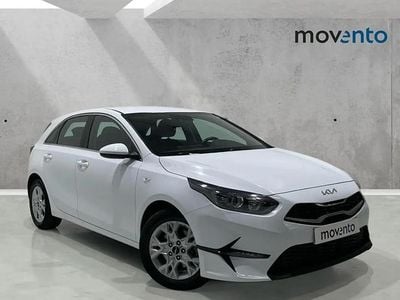 Begagnad Kia Ceed 136 HK (100 kW) 2023 Vit Halvkombi