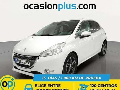 Usado Peugeot 208 Allure 114 CV (83 kW) 2013 Blanco Utilitario