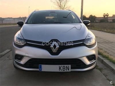 Gris / plata Usado 2017 Renault Clio GrandTour LIMITED Familiar | 9000 € (Precio justo)