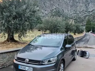 Usado VW Touran Business 115 CV (84 kW) 2017 Negro Monovolumen