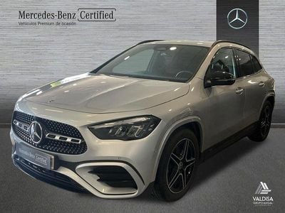 Gris / plata Usado 2024 Mercedes GLA200 SUV | 41.200 € (Precio justo)