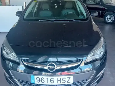 Usado Opel Astra Excellence 110 CV (80 kW) 2013 Negro Berlina