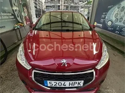 Usado Peugeot 208 82 CV (60 kW) 2013 Rojo Utilitario