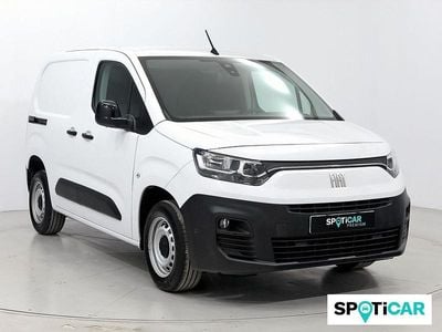 Usado Fiat Doblò 110 CV (80 kW) 2024 Blanco Monovolumen