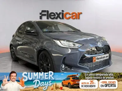 Usado Toyota Yaris Hybrid Sport 130 CV (95 kW) 2025 Gris / plata Berlina