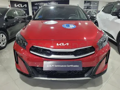 Usado Kia XCeed 141 CV (103 kW) 2025 Granate SUV