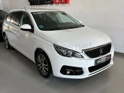 Usado Peugeot 308 SW Active 130 CV (95 kW) 2021 Blanco Familiar