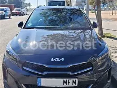 Usado Kia XCeed GT-Line 136 CV (100 kW) 2023 Gris / plata SUV