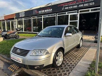 Usado VW Passat Highline 130 CV (95 kW) 2002 Gris / plata Berlina