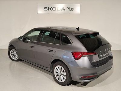 Usado Skoda Scala Selection 115 CV (84 kW) 2025 Gris Utilitario