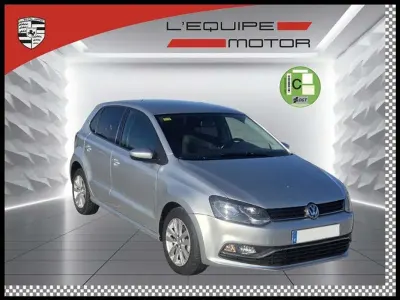Usado VW Polo Advance 75 CV (55 kW) 2016 Gris Utilitario