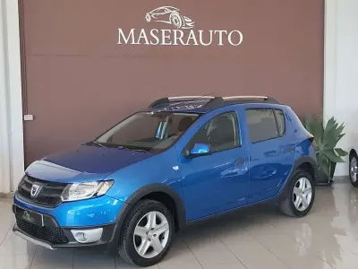 Usado Dacia Sandero Stepway 90 CV (66 kW) 2016 Azul Utilitario