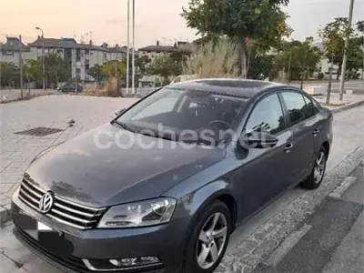 Usado VW Passat Advance 105 CV (77 kW) 2011 Gris / plata Berlina