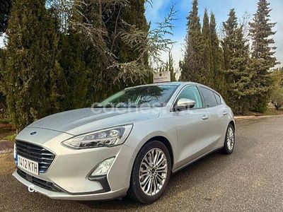 Käytetty Ford Focus Titanium 125 HP (91 kW) 2019 Harmaa Sedan