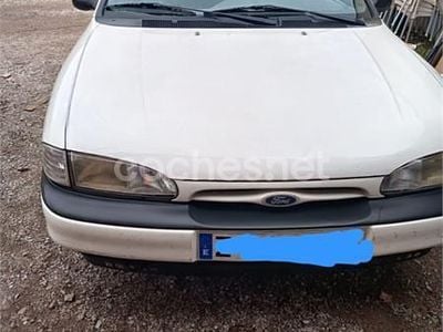 Usado Ford Mondeo Ghia 136 CV (100 kW) 1993 Blanco Familiar