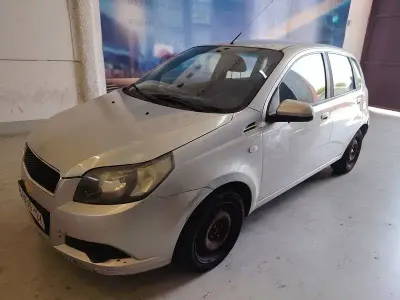Usado Chevrolet Aveo LS 101 CV (74 kW) 2011 Gris / plata Berlina