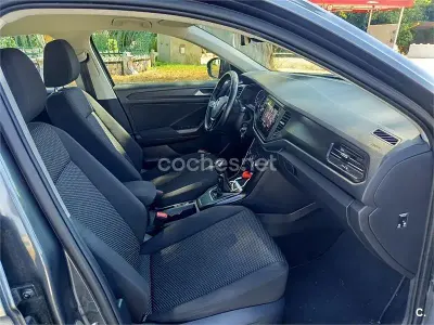 Usado VW T-Roc Advance 115 CV (84 kW) 2021 Gris / plata SUV