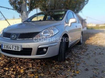 Gris / plata Usado 2008 Nissan Tiida Pack Berlina | 3600 €