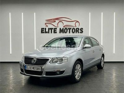 Usado VW Passat Trendline 140 CV (102 kW) 2006 Gris / plata Berlina