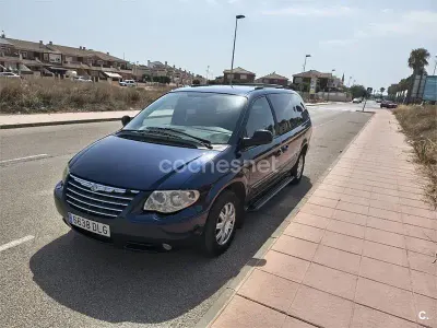 Usado Chrysler Grand Voyager Limited 150 CV (110 kW) 2005 Azul Monovolumen