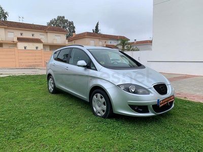 Usado Seat Altea Style 105 CV (77 kW) 2010 Gris / plata Monovolumen