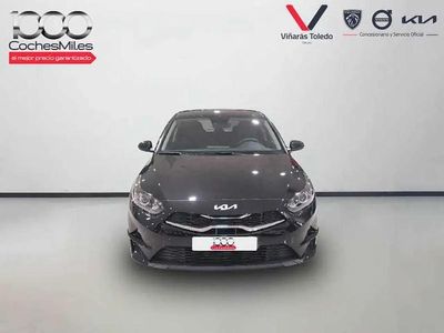 Begagnad Kia Ceed 140 HK (102 kW) 2024 Svart Halvkombi