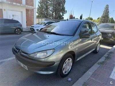 Usado Peugeot 206 75 CV (55 kW) 2001 Verde Berlina
