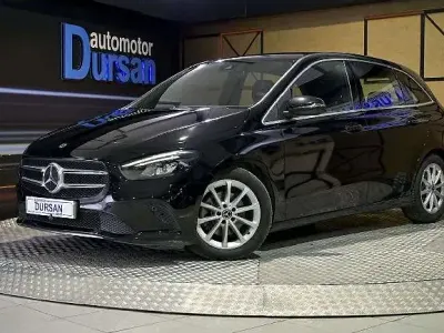 Usado Mercedes B200 150 CV (110 kW) 2020 Negro Utilitario