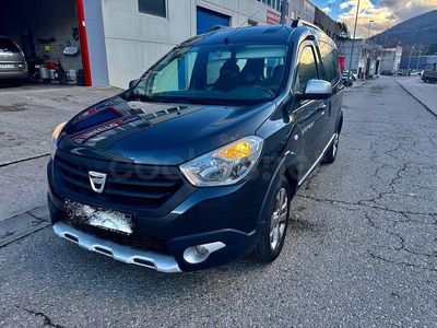 Usado Dacia Dokker Ambiance 100 CV (73 kW) 2017 Gris / plata Monovolumen