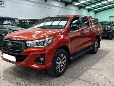 Käytetty Toyota HiLux 151 HP (111 kW) 2020 Oranssi Nouto