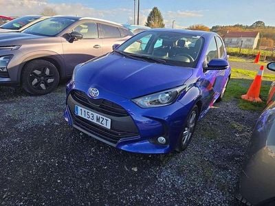 Azul Usado 2025 Toyota Yaris Hybrid Active Utilitario | 19.450 € (Precio justo)