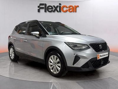Usado Seat Arona Style 110 CV (80 kW) 2022 Gris SUV