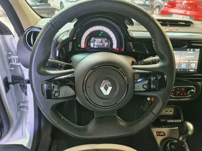 Usado Renault Twingo Urban Night 60 kW (82 CV) 2023 Blanco Utilitario