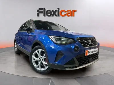 Usado Seat Arona FR 110 CV (80 kW) 2022 Azul SUV