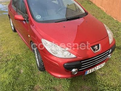 Usado Peugeot 307 110 CV (80 kW) 2007 Rojo Berlina