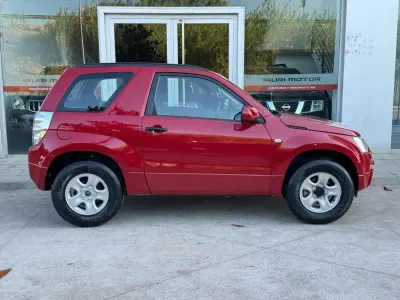 Usado Suzuki Grand Vitara City 106 CV (77 kW) 2011 Rojo SUV