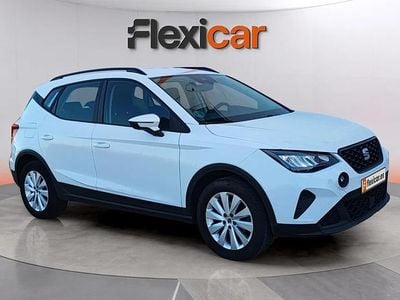 Usado Seat Arona Reference 95 CV (69 kW) 2022 Blanco SUV