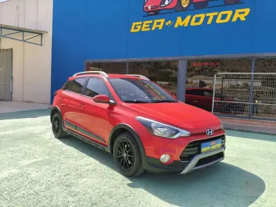 Usado Hyundai i20 Active 100 CV (73 kW) 2019 Rojo Utilitario