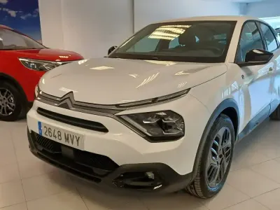 Begagnad Citroën e-C4 Shine 100 kW (136 HK) 2024 Vit Sedan