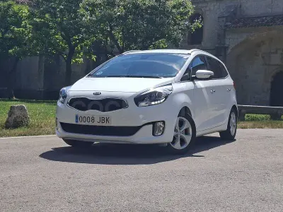 Usado Kia Carens 115 CV (84 kW) 2014 Blanco Monovolumen