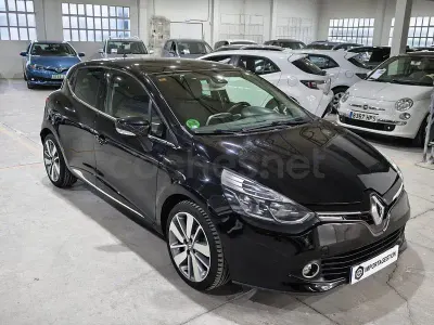 Begagnad Renault Clio IV Dynamique 90 HK (66 kW) 2015 Svart Sedan