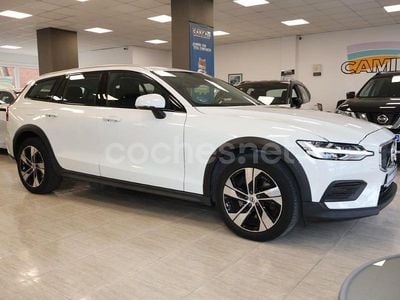 Blanco Usado 2022 Volvo V60 CC Plus Familiar | 30.500 € (Super precio)