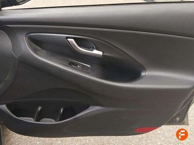 Usado Hyundai i30 110 CV (80 kW) 2021 Gris