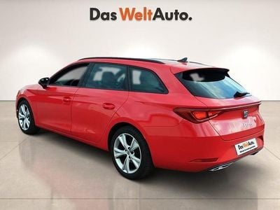 Usado Seat Leon FR 150 CV (110 kW) 2024 Rojo Familiar